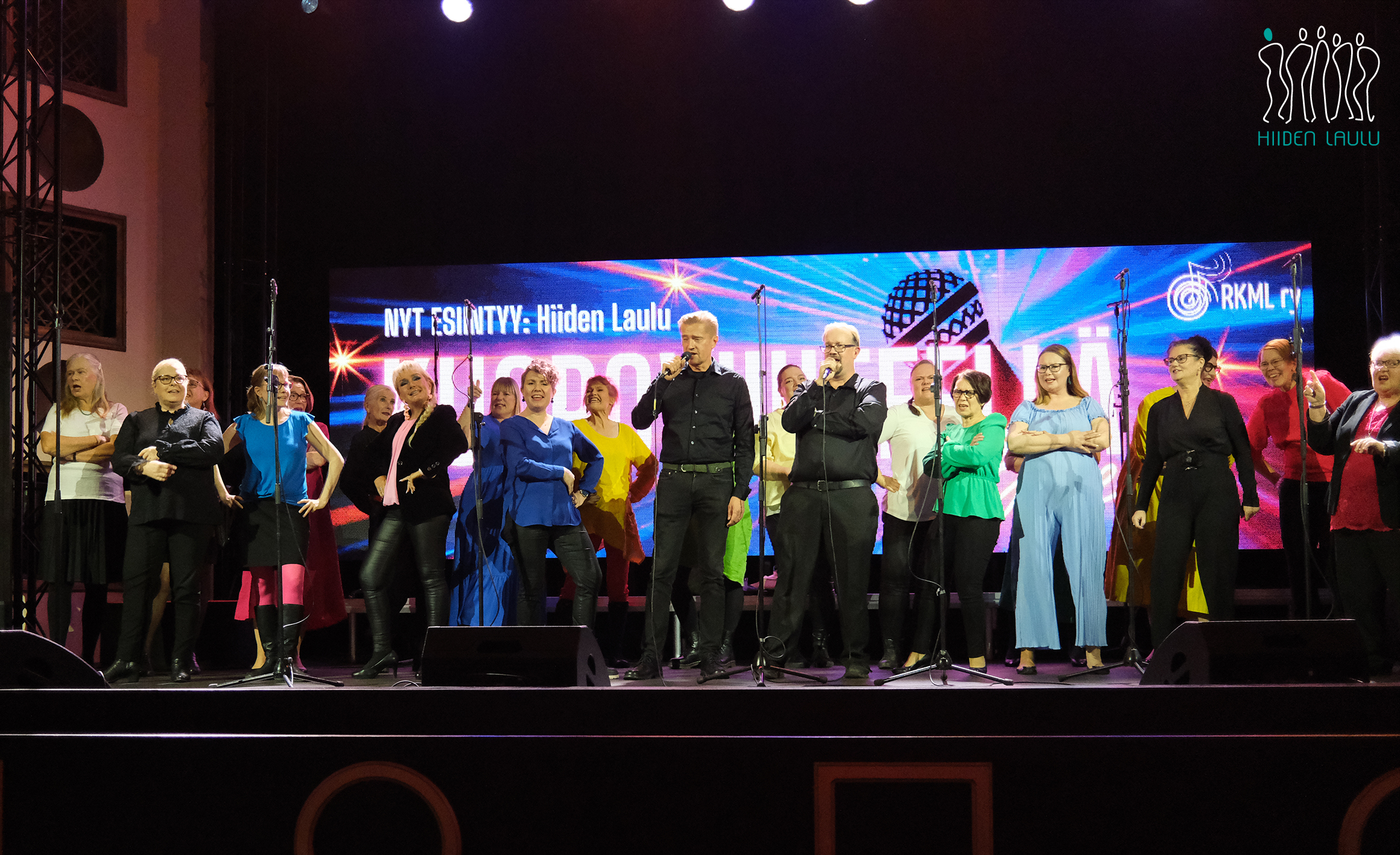 Hiiden Laulu Kuoroviihteellä-bilessä Apollossa 26.9.2025.
